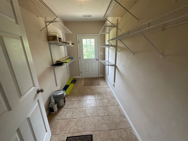 Building Photo - 3-bedroom, 3.5-bathroom nestled in Wyndhur...