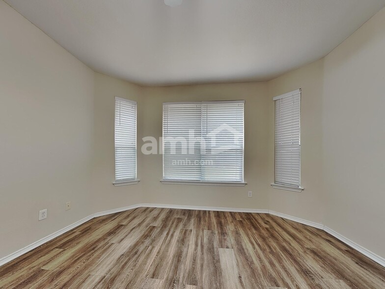 Building Photo - 1511 Cheyenne Trl