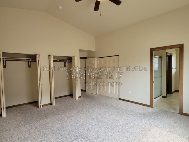 Building Photo - 689 Tanglewood Dr