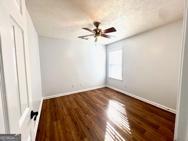 Building Photo - 3320 Northcliff Dr