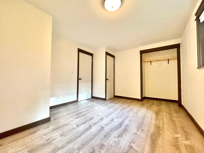 Building Photo - 17606 33rd Pl W