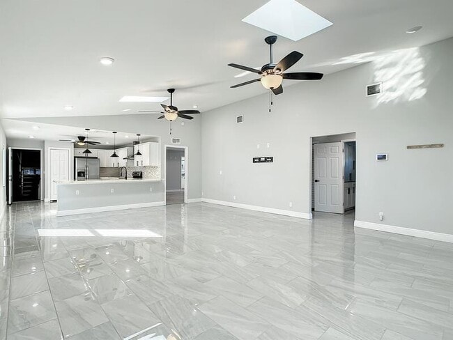 Building Photo - 4650 10th Ave S