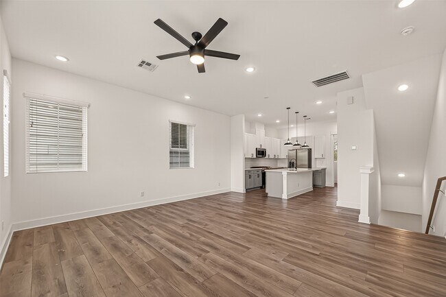 Building Photo - 1406 Mansfield St