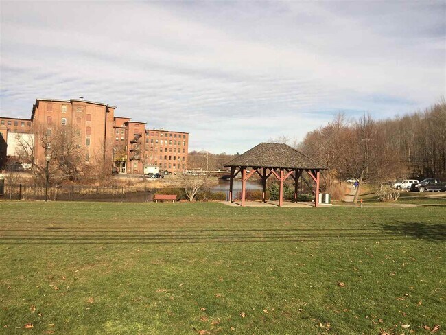 Building Photo - 201 Cocheco Ct