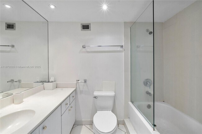Building Photo - 6039 Collins Ave