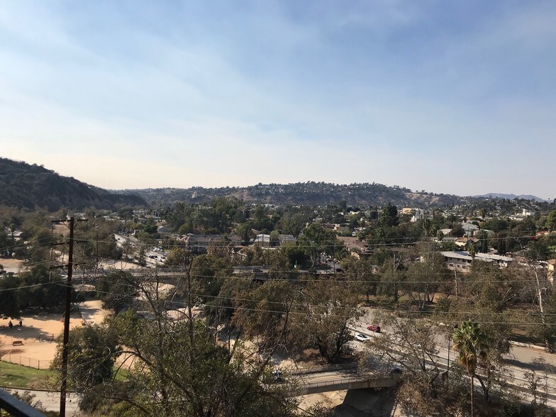 Views of Highland Park - 420 Hardison Way