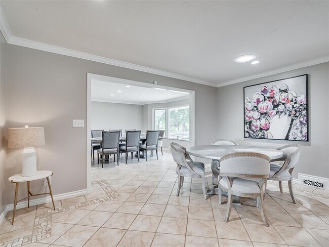 Building Photo - 1516 E Britton Rd