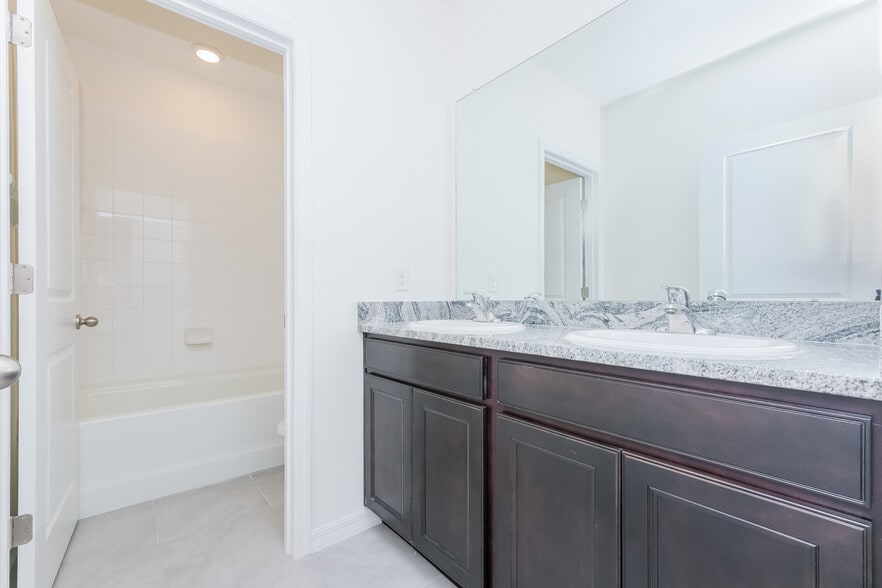 Building Photo - 10832 Charlotte Dr.