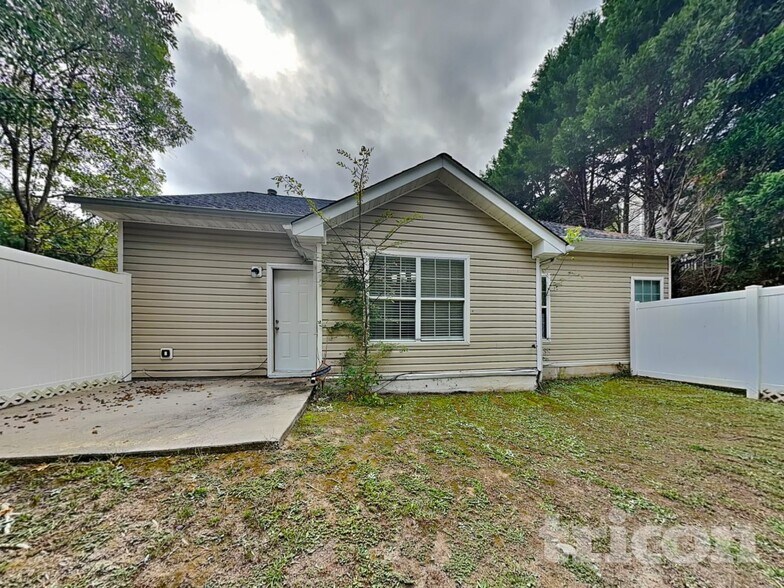 Building Photo - 3596 Caseys Cove