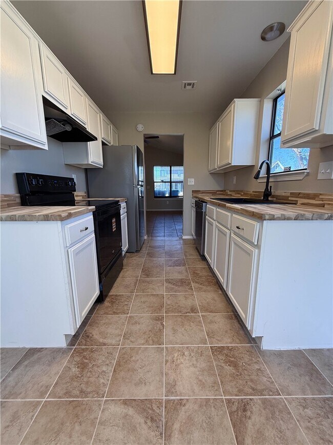 Building Photo - 1214 NE Monroe St