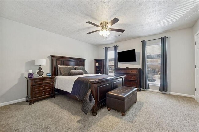 Building Photo - 135 N River Dr