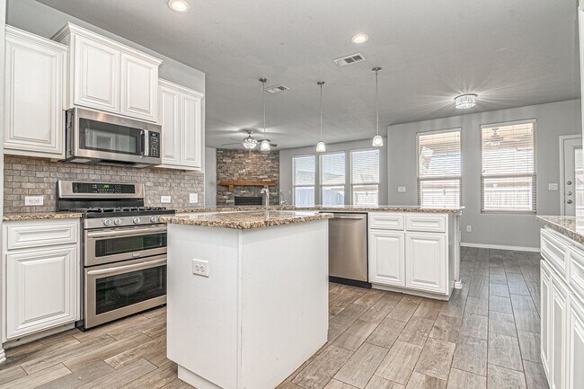 Building Photo - 819 Pentagon Rd