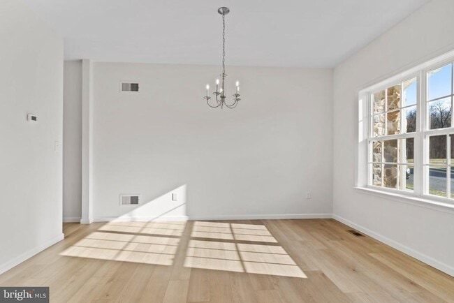 Building Photo - 32 Pamela Dr