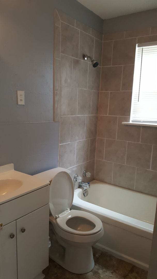 Building Photo - 1390 Grand St