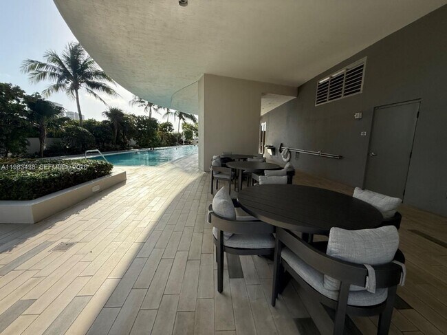 Building Photo - 488 NE 18th St