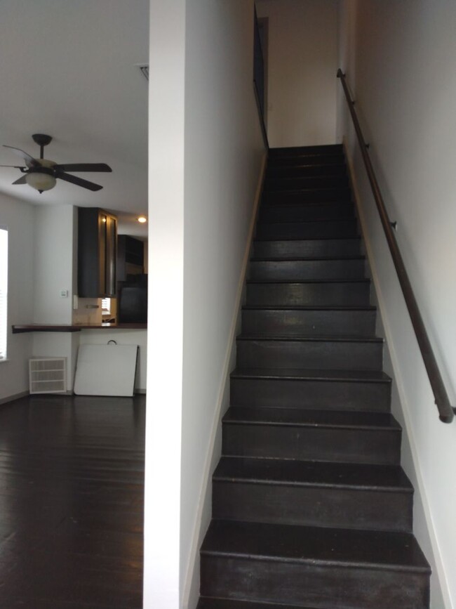 Building Photo - Rarely available Thornton Park townhouse!