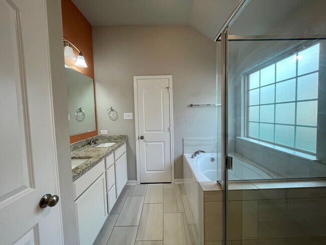 Building Photo - 8113 Northgate Lp