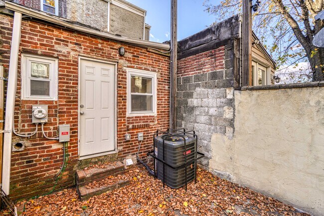 Building Photo - 135 S Central Ave