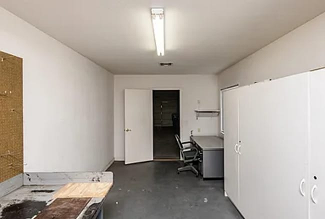 Building Photo - South Side 3 Bedroom Home