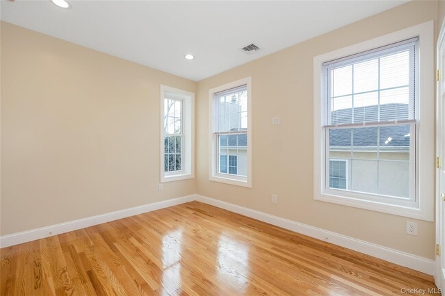 Building Photo - 16 Grand Blvd