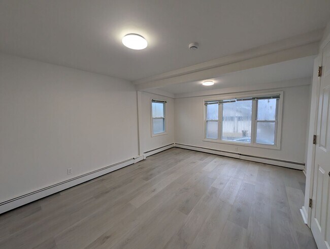 Building Photo - 822 Prospect Ave