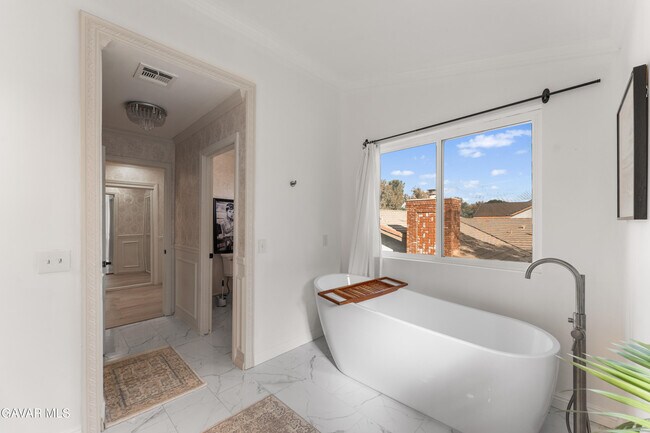 Building Photo - 5641 Hickory St