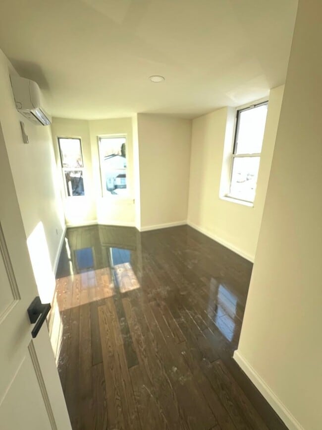 Building Photo - 648 S 17th St