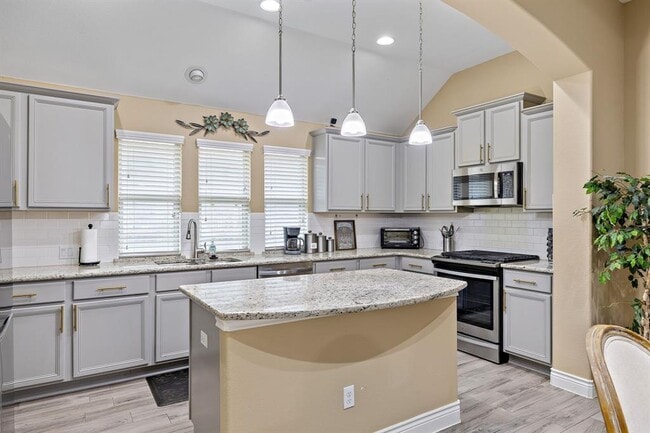 Building Photo - 163 Mount Ellen St