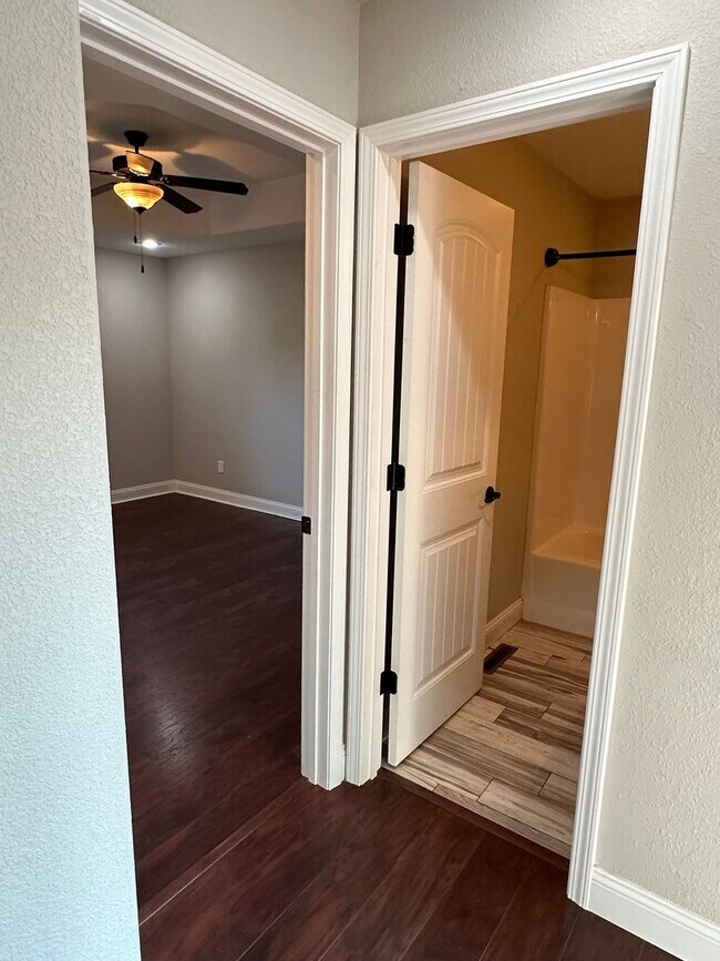 Building Photo - 4 Bedroom 3 Bath 2 Stall Garage in Waynesv...