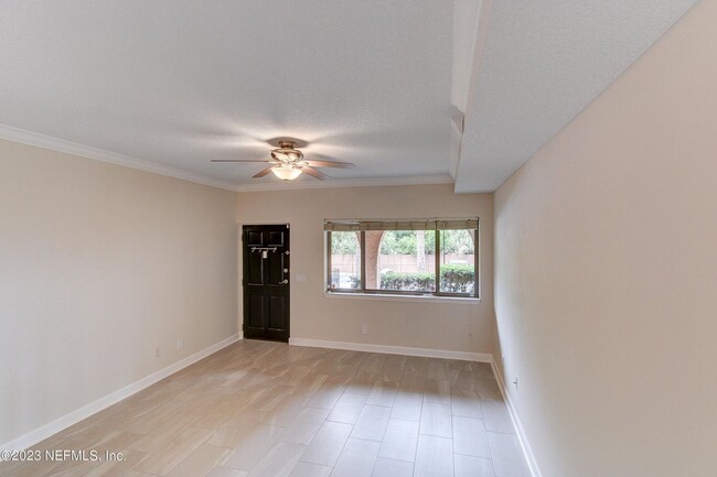 Building Photo - This beautifully remodeled 2 bedroom, 2 ba...