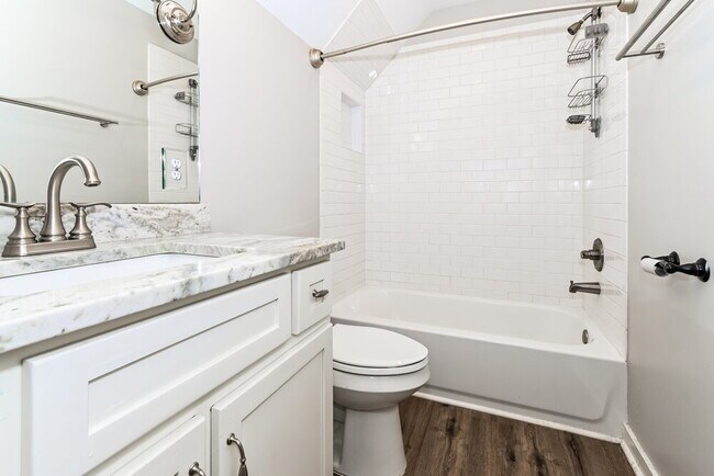 Building Photo - 2701 Maple Hill Dr