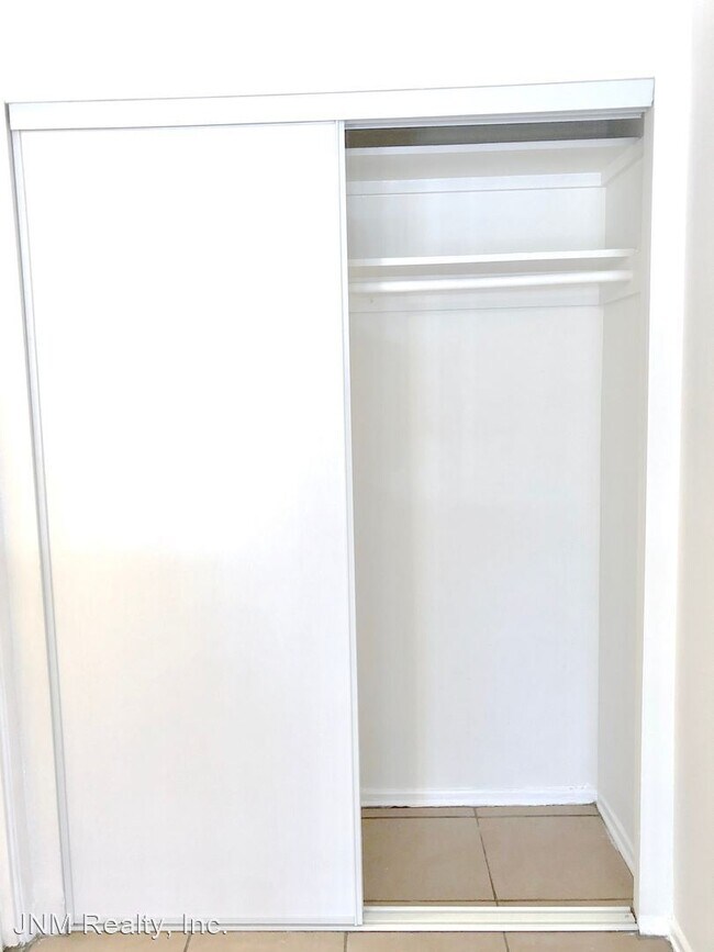 Building Photo - 15115-15125 Victory Blvd