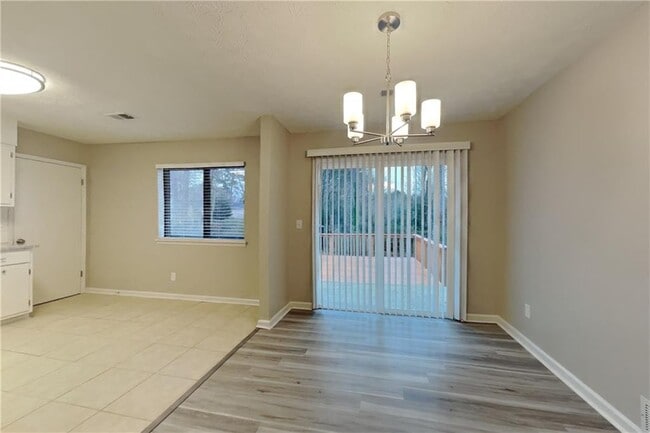 Building Photo - 2444 Mistletoe Ln SW