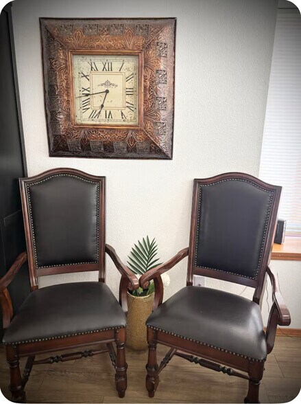 shared dining space - 8659 Chancellor Dr