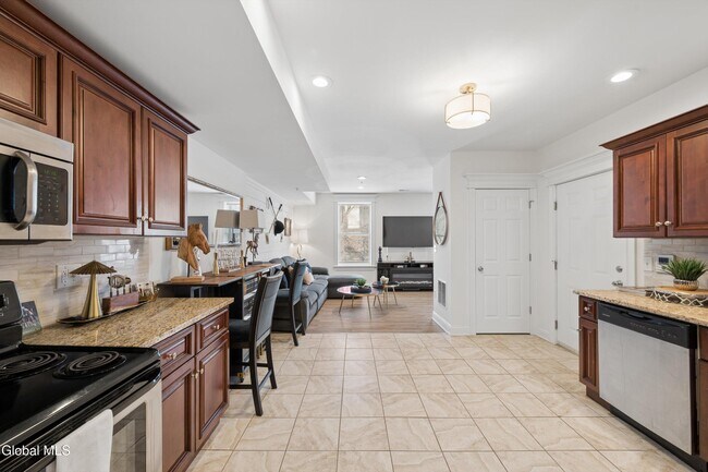 Building Photo - 425 Broadway