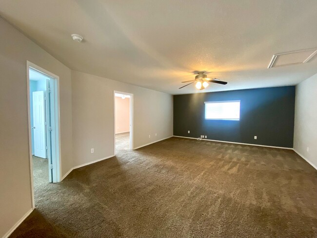 Building Photo - $300 OFF 1ST MONTH RENT IF YOU MOVE IN WIT...