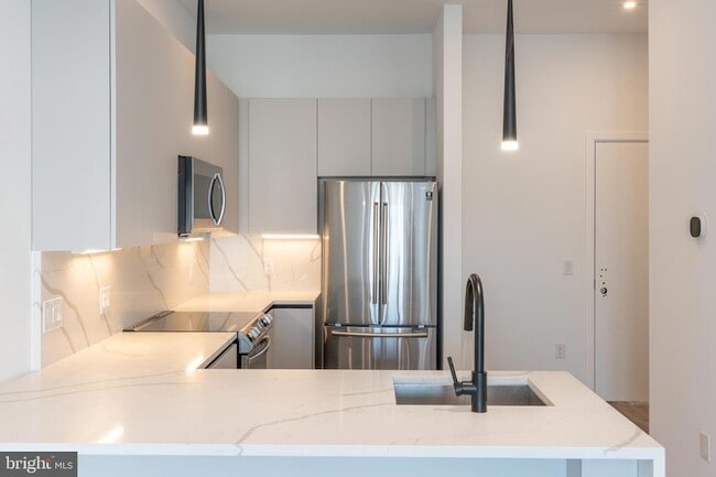 Building Photo - 3120 W Jefferson St