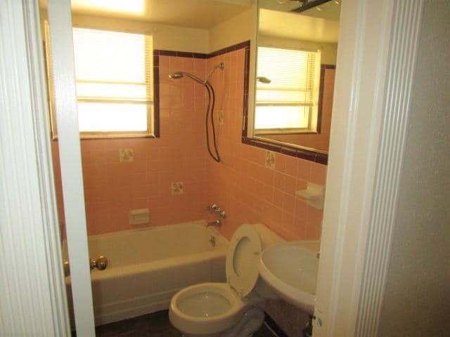 Building Photo - 1210 McDonald Dr