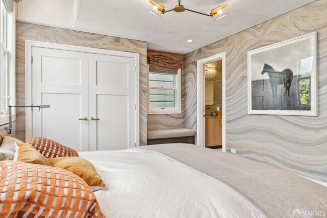 Building Photo - 7 Seymour St