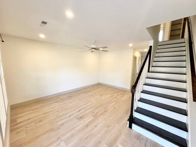 Living Room/Entry - 1 Commercial Row