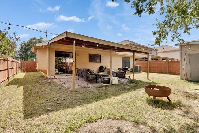Building Photo - 6612 Piedras Blanco Dr