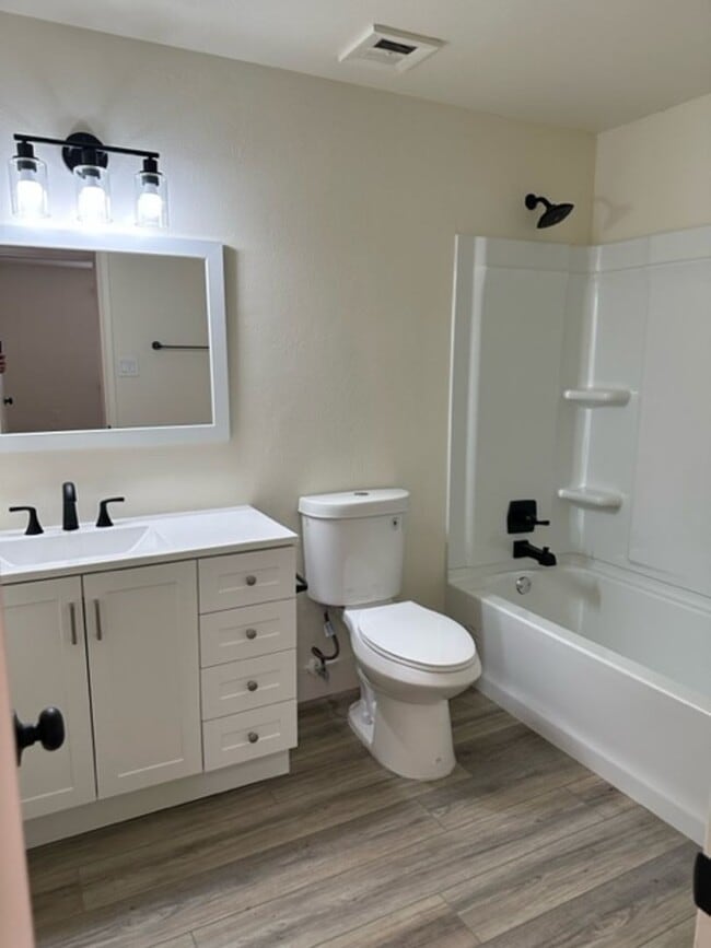 Building Photo - 1817 W Wood Dr