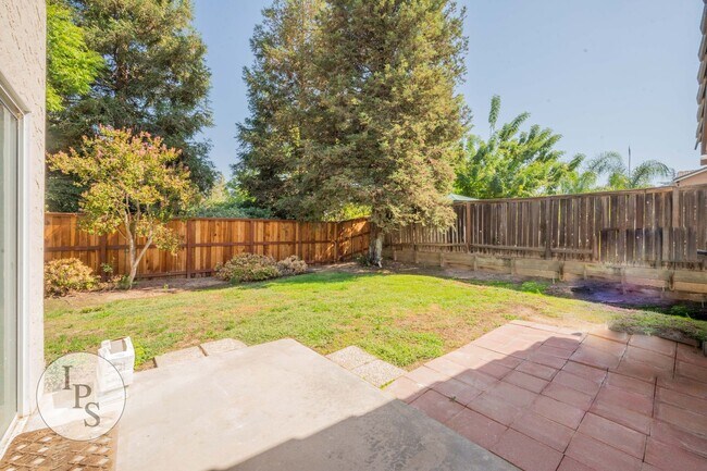 Building Photo - North Fresno Home in CUSD, 3BR/2BA, Beautiful Updates - Lots of Amenities!