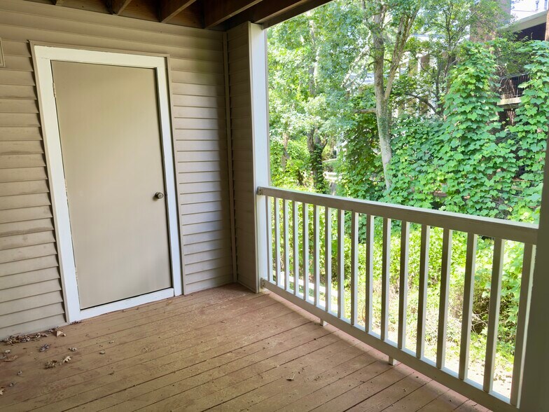 Building Photo - 208 Barrington Hills Dr