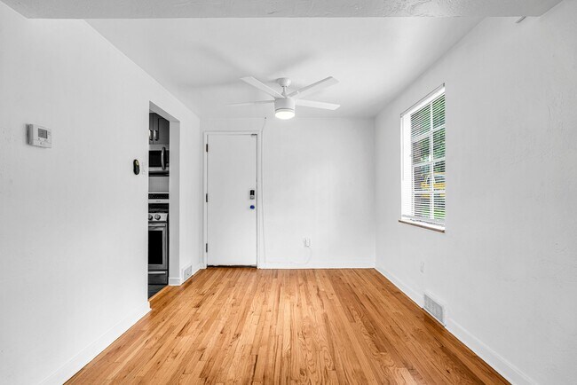 Building Photo - 1205 Labelle St