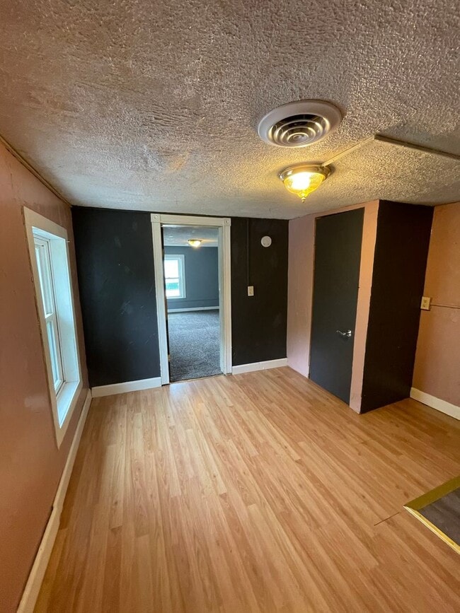 Building Photo - Four Bedroom Available August in Delphi