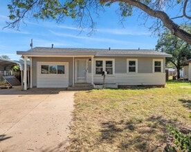 Building Photo - Great rental now available near west loop 289