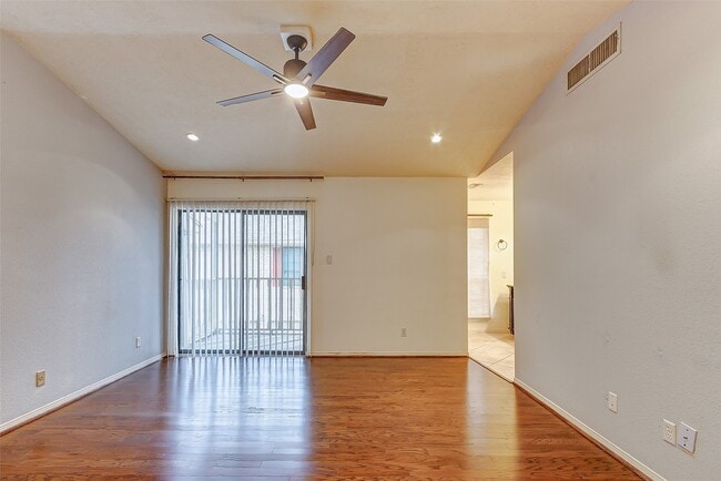 Building Photo - 7350 Kirby Dr