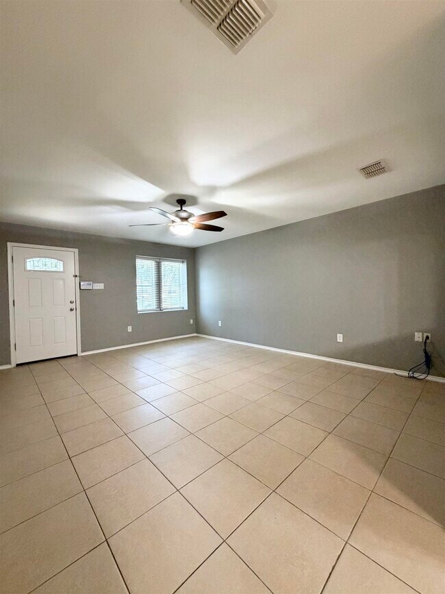 Building Photo - 11111 Revilla Dr