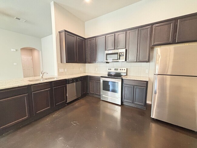 Building Photo - Luxury Duplex in Seguin with 3-bed, 2-bath...